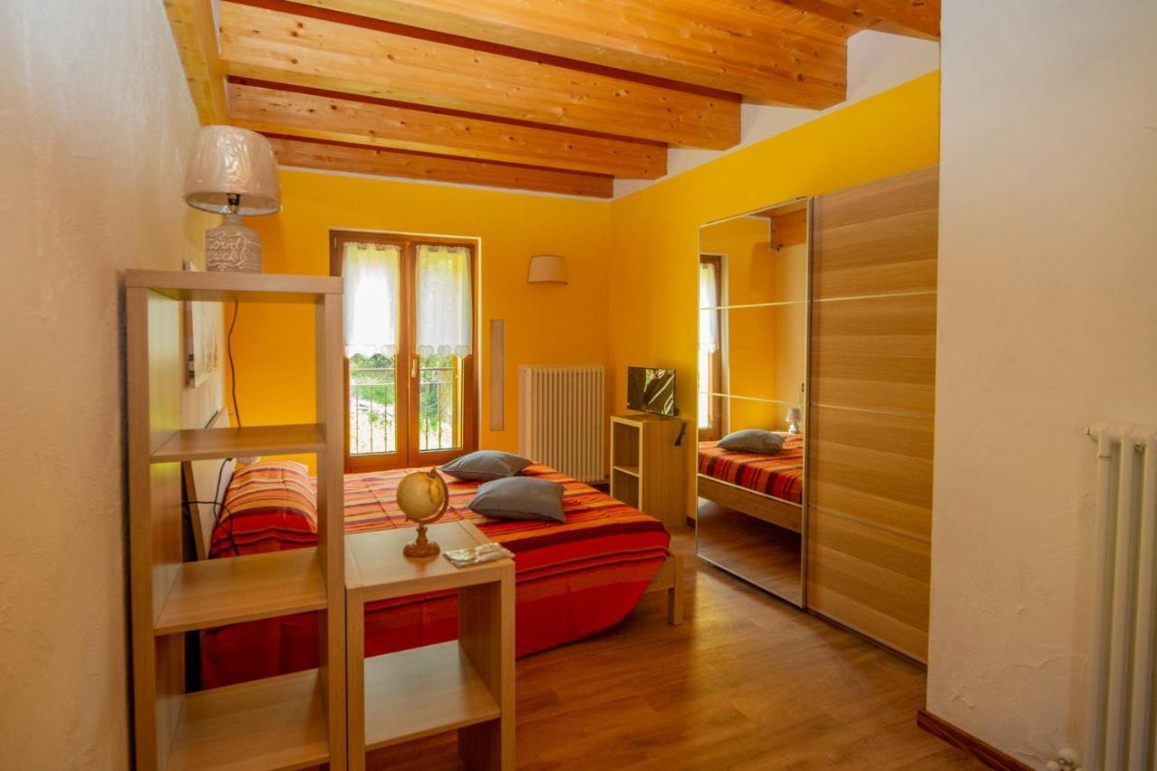 Agriturismo La Cascina B&B Сан-Феделе-Інтельві Екстер'єр фото