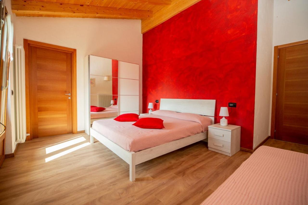 Agriturismo La Cascina B&B Сан-Феделе-Інтельві Екстер'єр фото