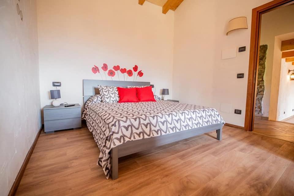 Agriturismo La Cascina B&B Сан-Феделе-Інтельві Екстер'єр фото